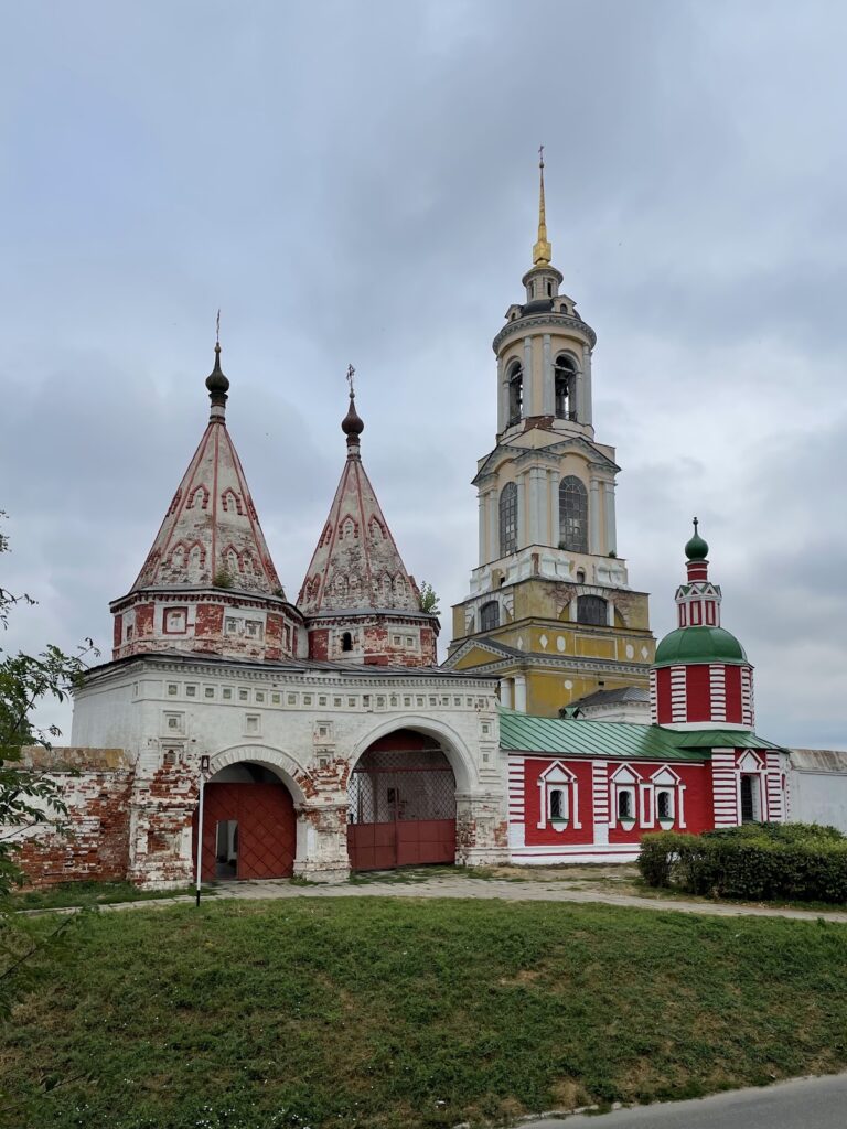 Rizopolozhensky Monastery: A Russian Orthodox Women’s Monastery in Suzdal 2 Rizopolozhensky Monastery