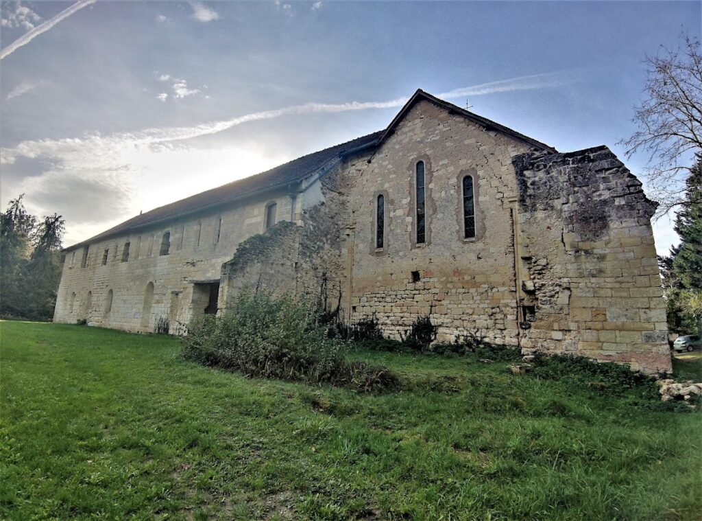 Prieuré Notre-Dame et Saint-Étienne de Villiers: A Grandmontine Priory in France 1 Prieuré Notre-Dame et Saint-Étienne de Villiers