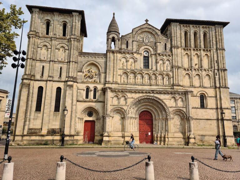 Church of the Holy Cross: Former Benedictine Abbey Church in Bordeaux