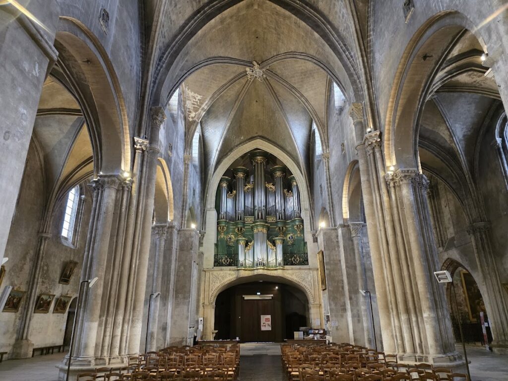 Church of the Holy Cross: Former Benedictine Abbey Church in Bordeaux 3 Church of the Holy Cross