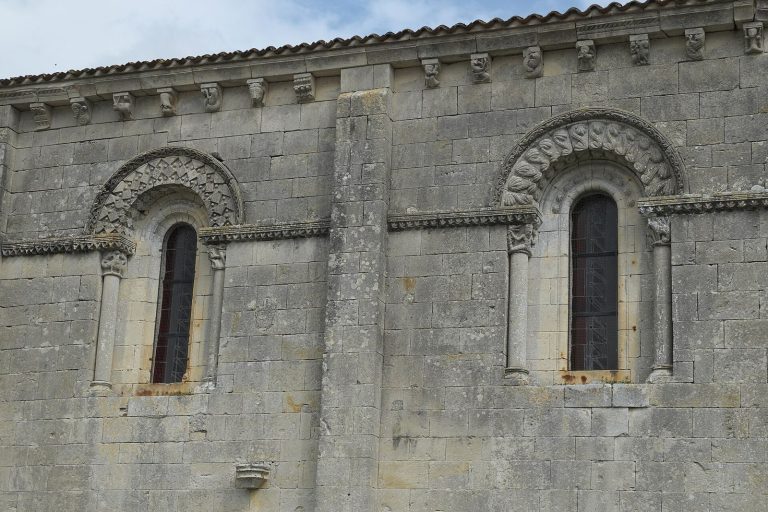 St-Hérie de Matha: A Romanesque and Gothic Parish Church in France