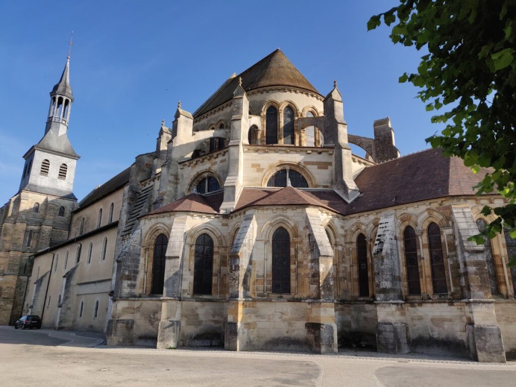 Montier-en-Der Abbey: A Medieval Benedictine Monastery in France 1 Montier-en-Der Abbey