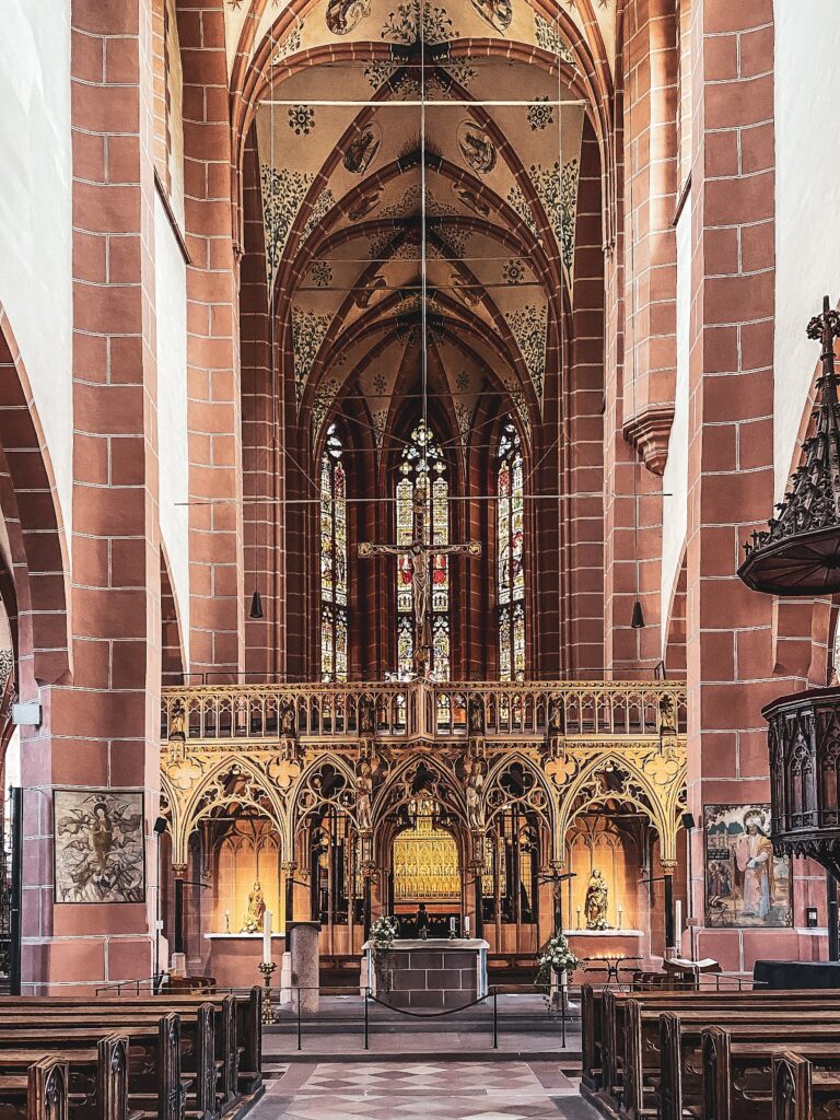 Liebfrauenkirche Oberwesel: A Gothic Collegiate Church in Germany 1 Liebfrauenkirche Oberwesel