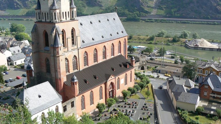 Liebfrauenkirche Oberwesel: A Gothic Collegiate Church in Germany