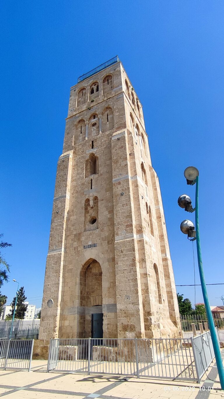 White Mosque: An Umayyad Congregational Mosque in Ramla