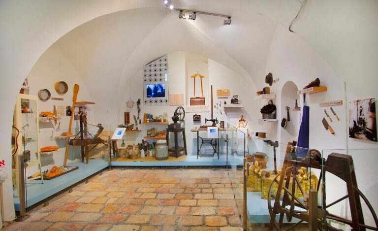 Ari Synagogue: A Sephardic Synagogue and Jewish Heritage House in Jerusalem