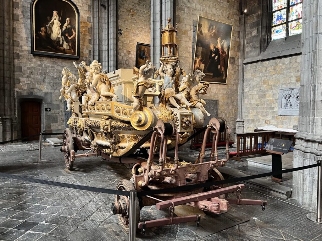 Saint Waltrude Collegiate Church: A Brabantine Gothic Landmark in Mons 3 Saint Waltrude Collegiate Church
