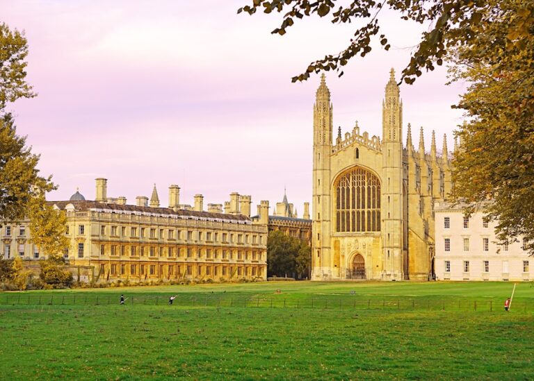 King’s College Chapel: A Perpendicular Gothic Chapel in Cambridge