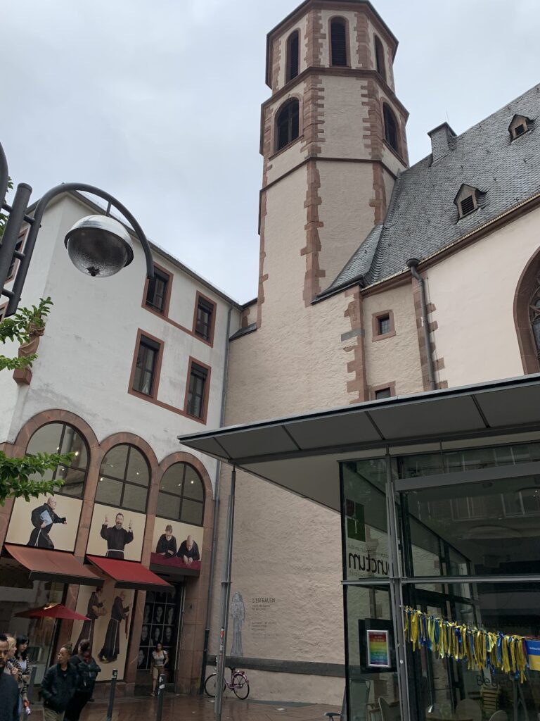 Liebfrauen, Frankfurt: A Gothic Catholic Church and Monastery Church 2 Liebfrauen, Frankfurt