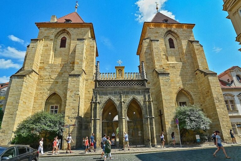 Church of Our Lady beneath the Chain: A Hospitaller Church in Prague