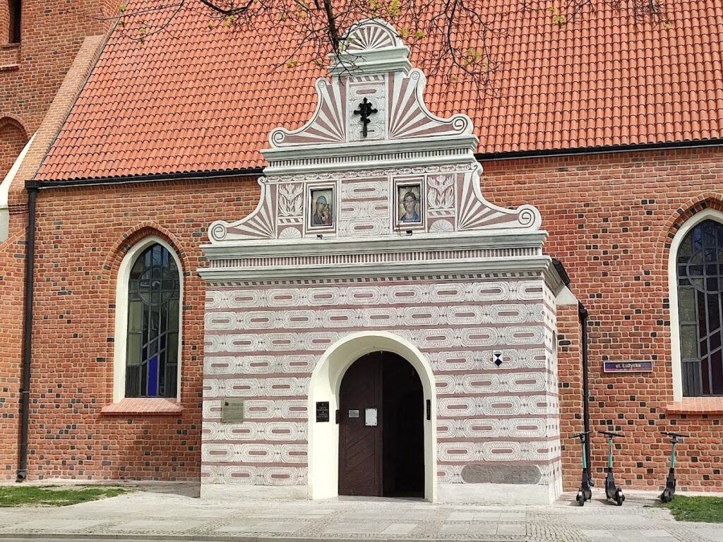 Orthodox Church of the Holy Virgin Mary and St. George in Oleśnica: A Gothic Church Complex 2 Orthodox Church of the Holy Virgin Mary and St. George in Oleśnica