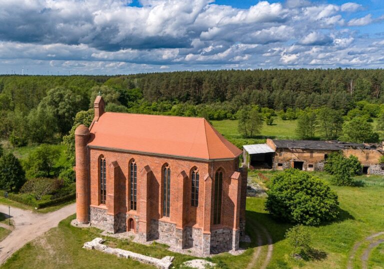 Saint Stanislaus Kostka Church in Chwarszczany: A Gothic Templar Chapel
