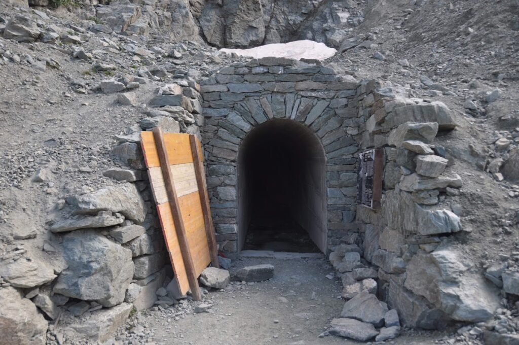 Monte Viso Tunnel: A Medieval Alpine Trade and Military Passage 1 Monte Viso Tunnel