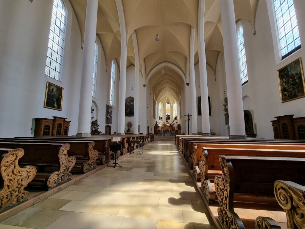 Catholic Holy Cross Church, Augsburg: A Former Collegiate and Pilgrimage Church 2 Catholic Holy Cross Church, Augsburg