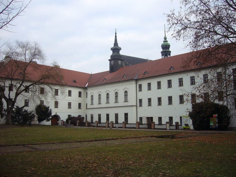 St Thomas’s Abbey in Brno: A Cistercian Convent and Augustinian Abbey