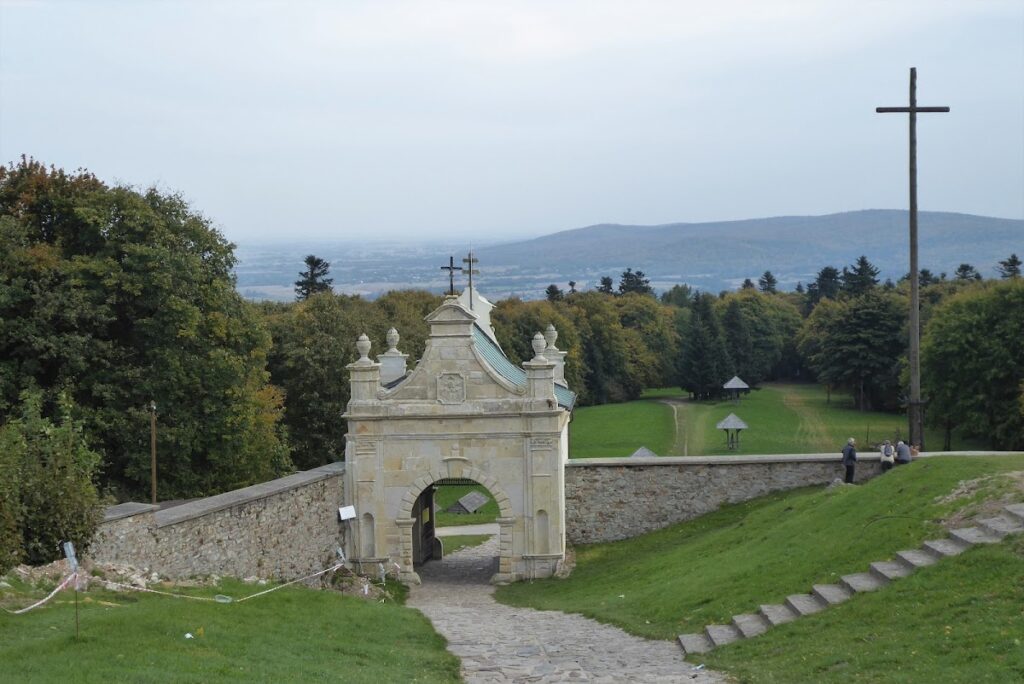 Święty Krzyż Abbey: A Historic Benedictine Sanctuary in Poland 3 Święty Krzyż Abbey
