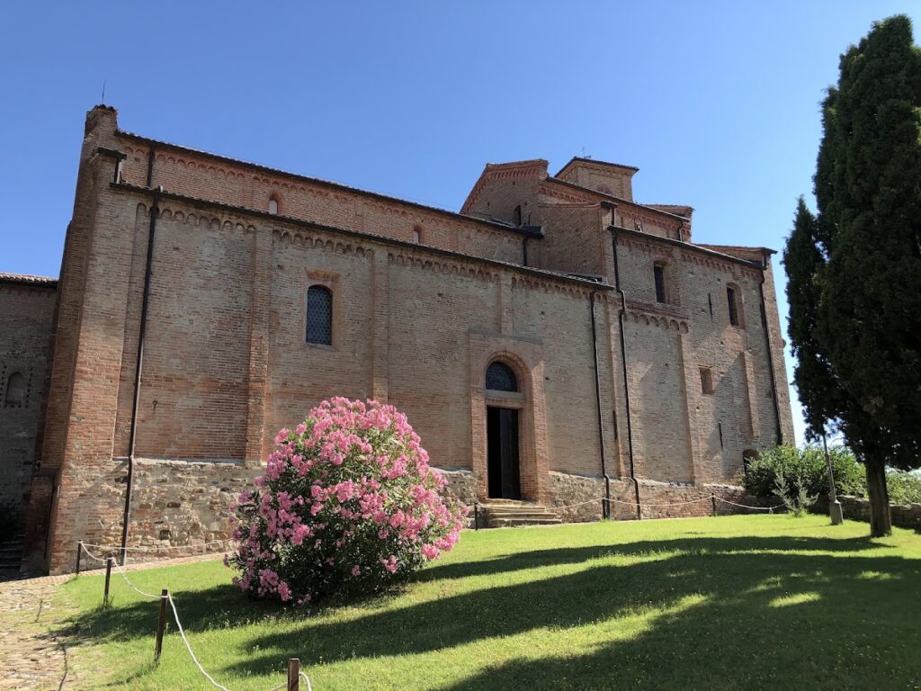 Abbazia di Santa Maria Assunta: A Medieval Abbey in Italy 1 Abbazia di Santa Maria Assunta
