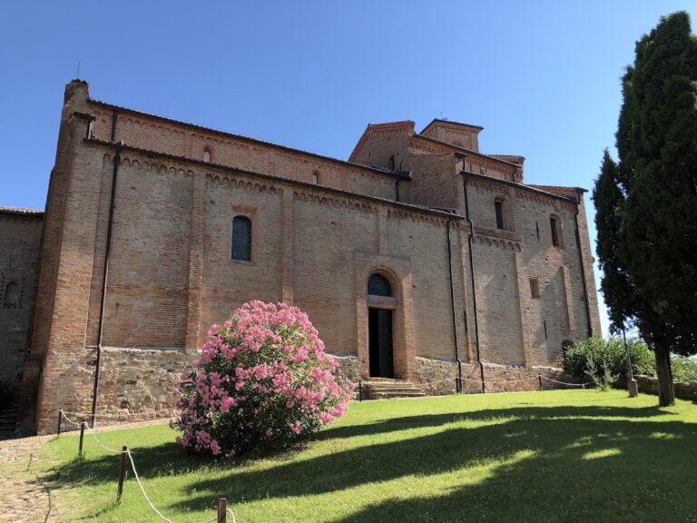 Abbazia di Santa Maria Assunta: A Medieval Abbey in Italy