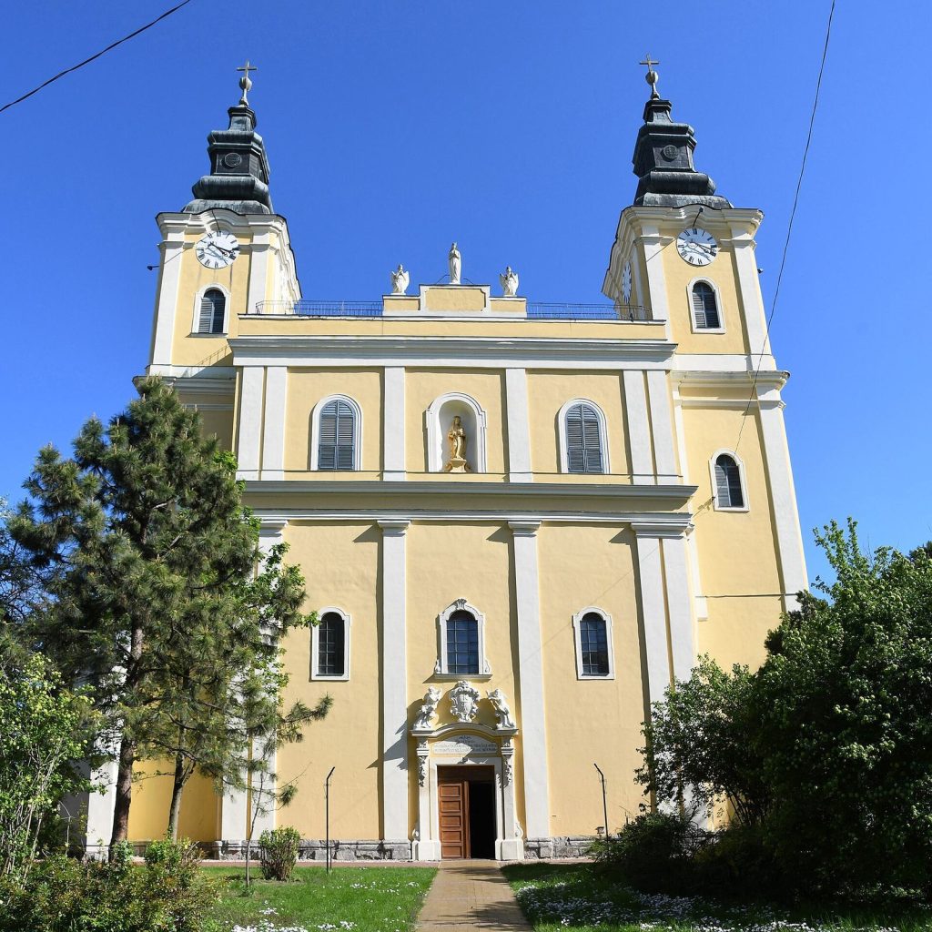 Church of the Nativity of the Virgin Mary in Jászapáti: A Historic Roman Catholic Parish Church 1 Church of the Nativity of the Virgin Mary (Jászapáti)