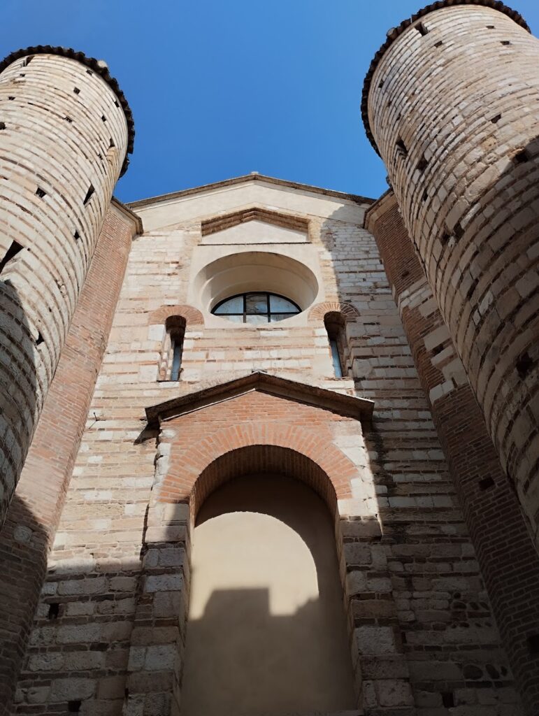 Saint Lawrence Church: A Romanesque Rectorate Church in Verona 3 Saint Lawrence church