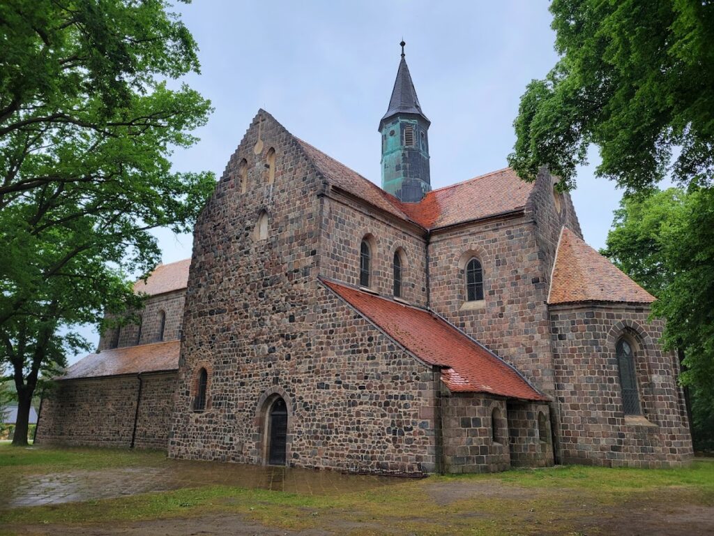 Monastery Church of St. Maria at Kloster Zinna: A Cistercian Church in Germany 1 Monastery church St. Maria (Kloster Zinna)