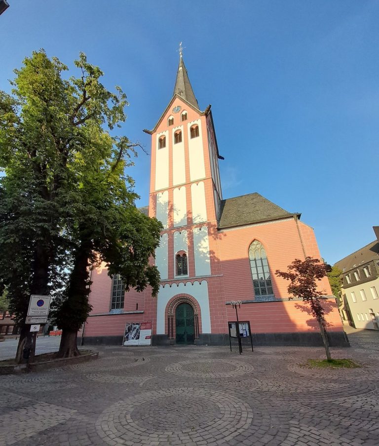 St. Mariä Geburt in Kempen: A Gothic Hall Church in Germany