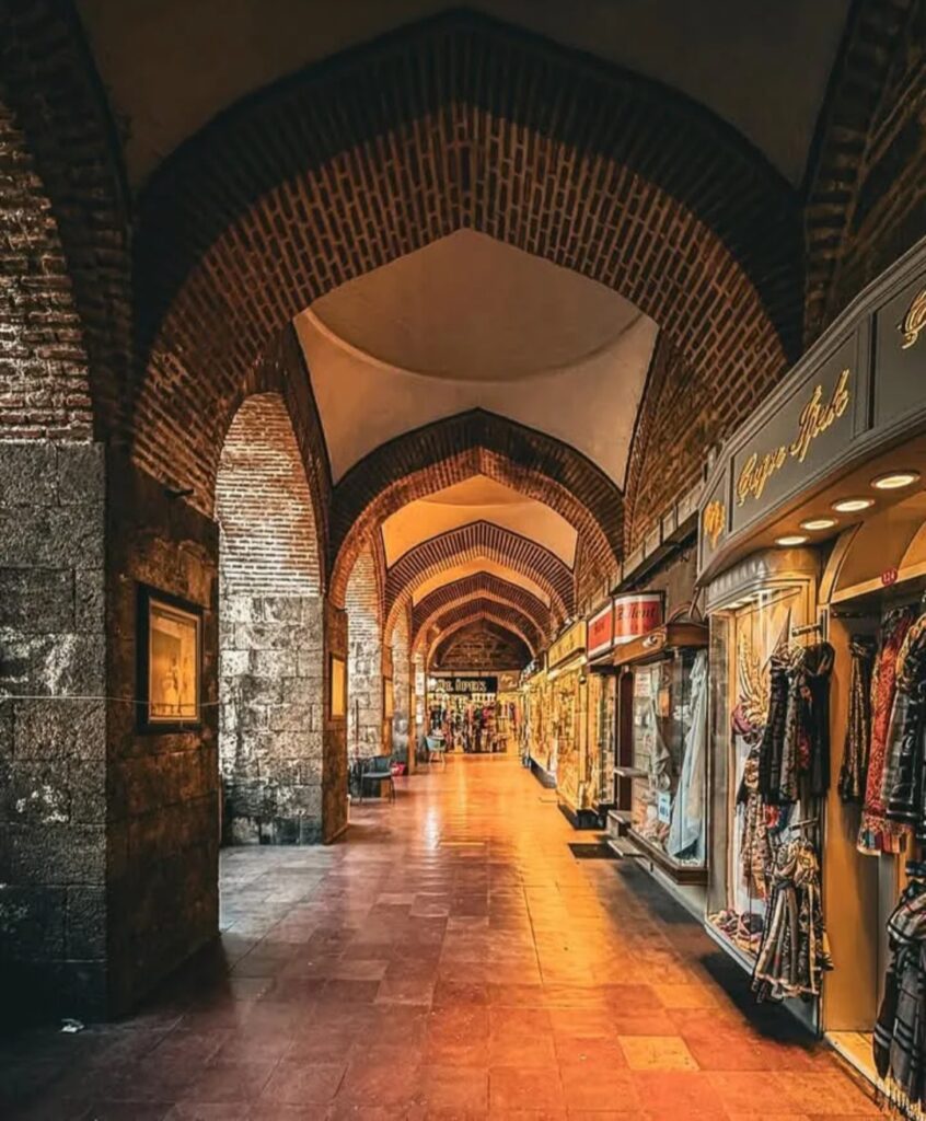 Koza Han: An Ottoman Silk-Trading Caravanserai in Bursa, Türkiye 4 Koza Han