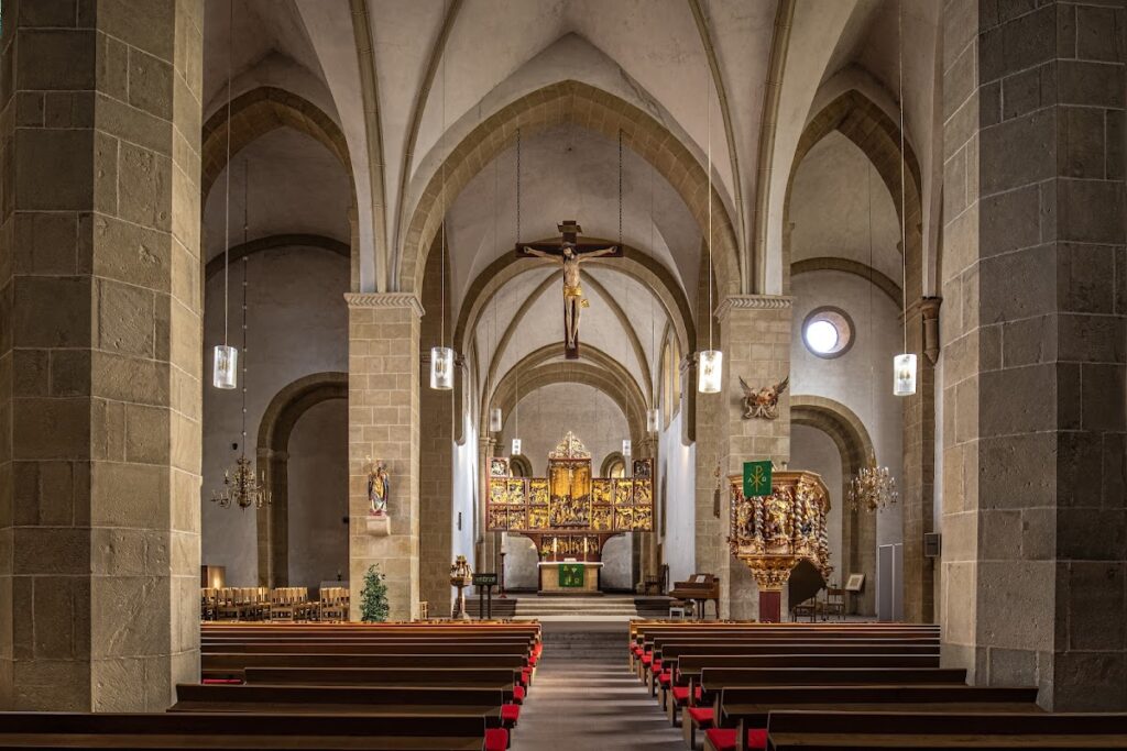 Stiftskirche Enger: A Medieval Collegiate Church in Germany 1 Stiftskirche Enger