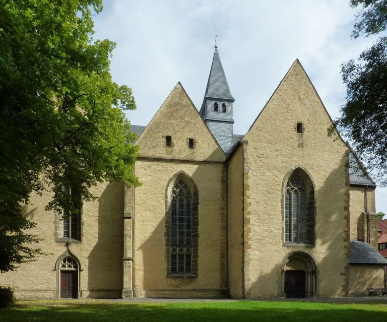 Stiftskirche Enger: A Medieval Collegiate Church in Germany