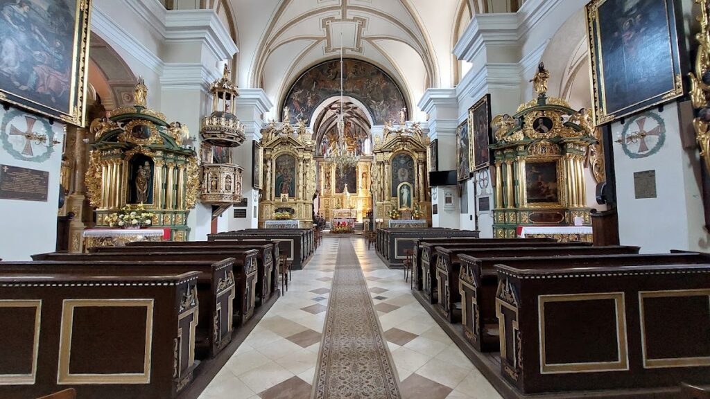 Holy Trinity Church in Krosno: A Gothic Parish and Collegiate Church 1 Holy Trinity church in Krosno
