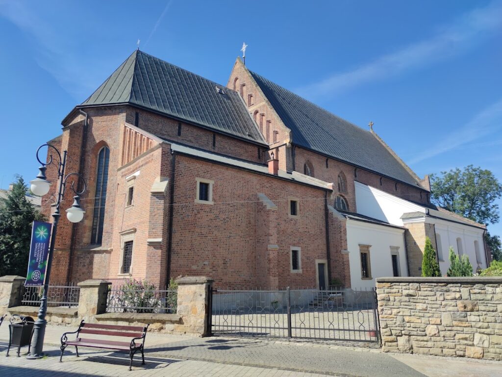 Holy Trinity Church in Krosno: A Gothic Parish and Collegiate Church 2 Holy Trinity church in Krosno
