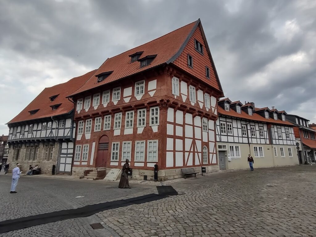 Gandersheim Abbey: An Ottonian Imperial Foundation in Germany 1 Gandersheim Abbey