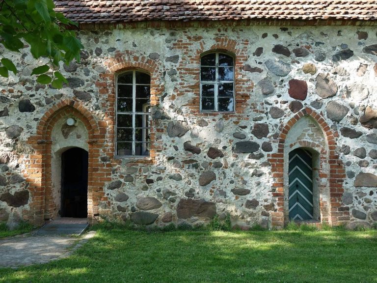Village church Gnewikow: A Late Medieval Evangelical Church in Germany