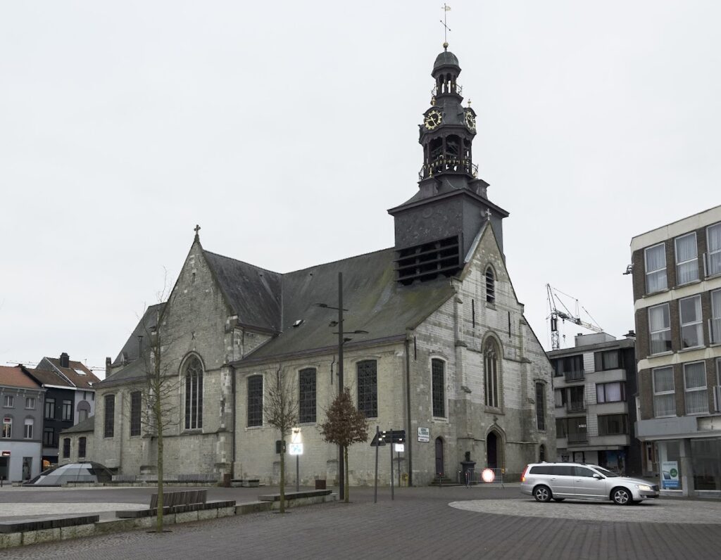 Onze-Lieve-Vrouw Hemelvaartkerk: A Gothic Decanal Church in Zottegem 1 Onze-Lieve-Vrouw Hemelvaartkerk
