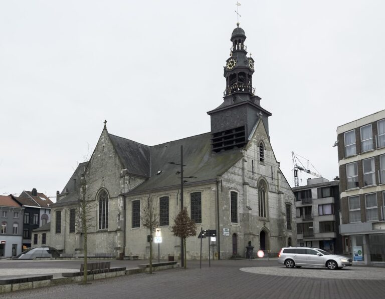 Onze-Lieve-Vrouw Hemelvaartkerk: A Gothic Decanal Church in Zottegem