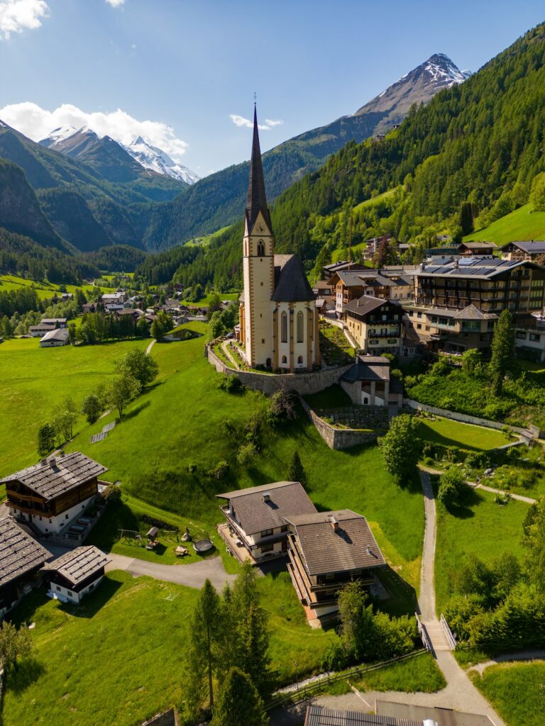 Pfarrkirche Heiligenblut: Parish and Pilgrimage Church in Austria