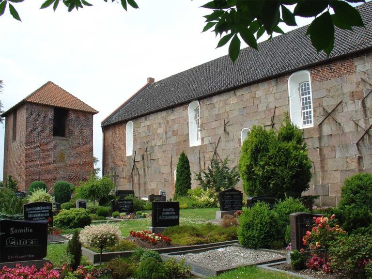 Buttforde Church: A Romanesque Lutheran Church in Germany