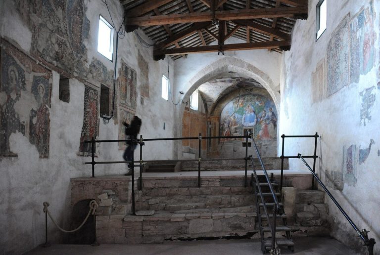 SS. Giovanni e Paolo (Spoleto): A Romanesque Church and Painted Crypt