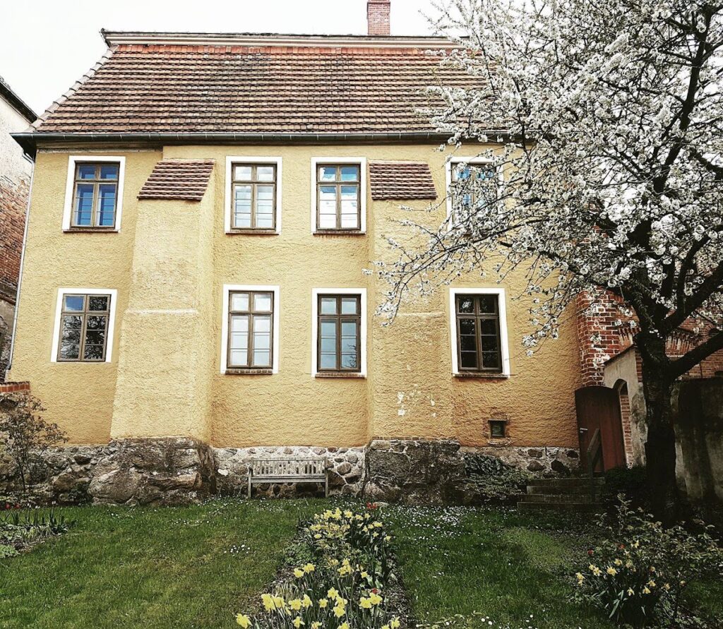 Malchow Abbey: A Medieval Convent and Noblewomen’s Foundation in Germany 1 Malchow Abbey