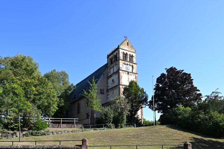 Protestant Mountain Church Hochheim: A Romanesque Fortified Church in Worms