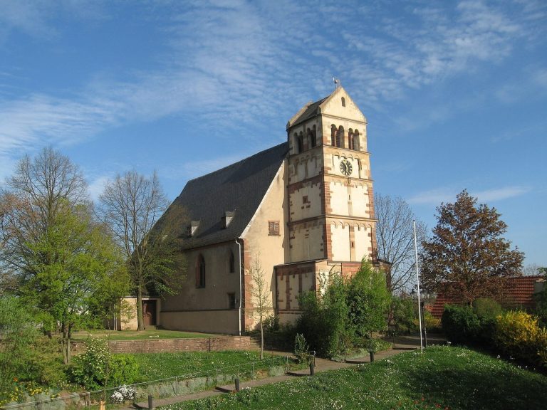 Protestant Mountain Church Hochheim: A Romanesque Fortified Church in Worms