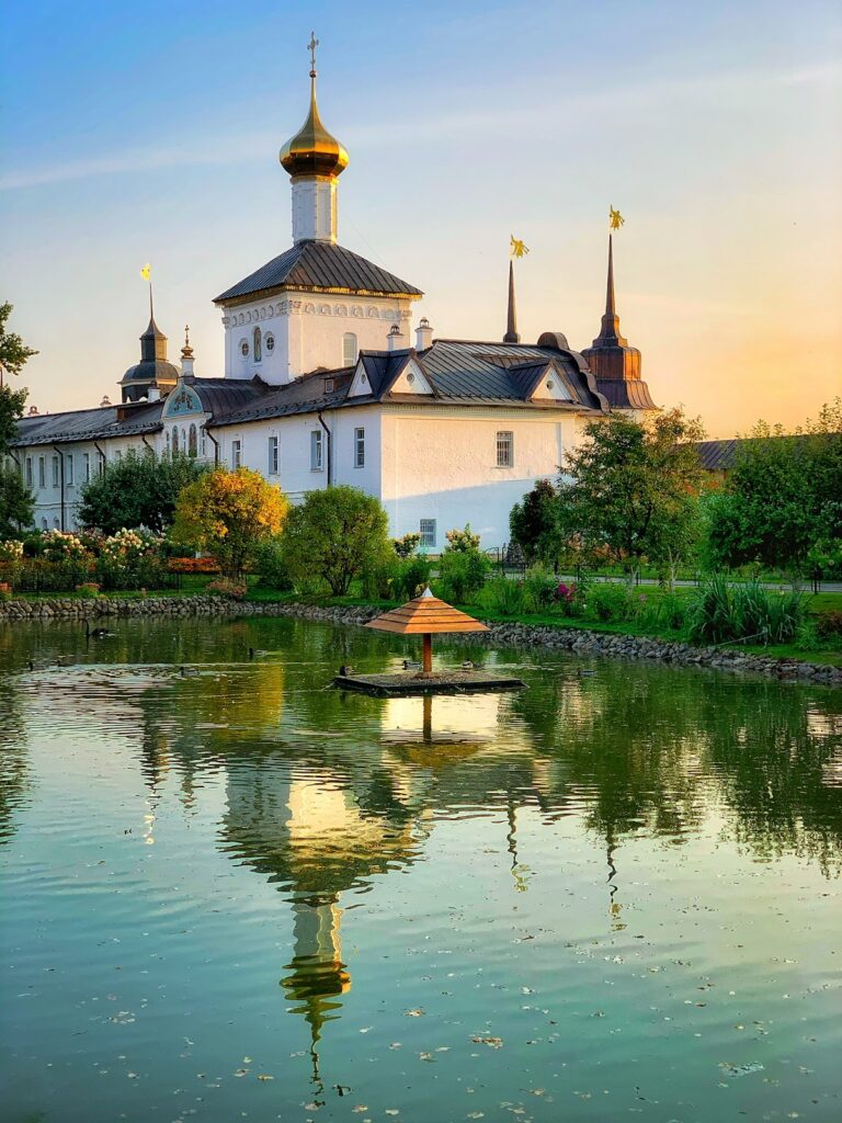 Tolga Katholikon: An Orthodox Cathedral in Yaroslavl, Russia 4 Tolga Katholikon