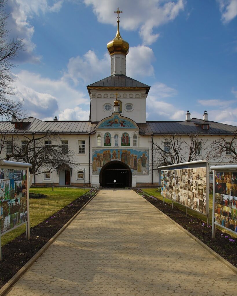 Tolga Katholikon: An Orthodox Cathedral in Yaroslavl, Russia 5 Tolga Katholikon