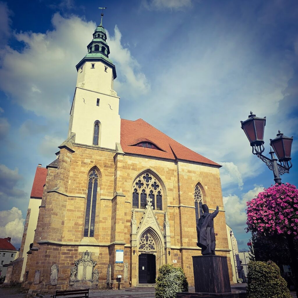 Church of the Nativity of the Virgin Mary in Złotoryja: A Romanesque and Gothic Parish Church 1 Church of the Nativity of the Virgin Mary in Złotoryja