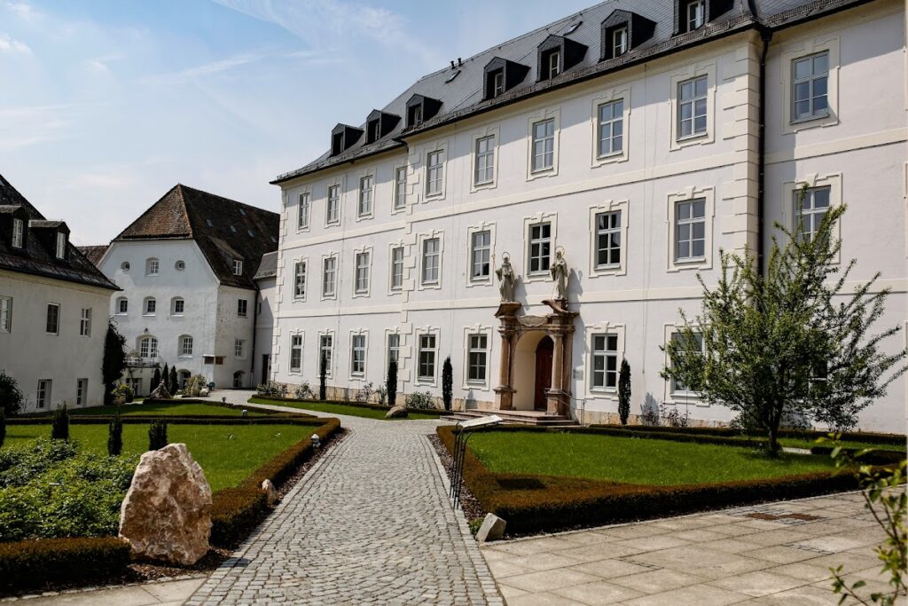 Frauenchiemsee Convent: A Benedictine Abbey on Fraueninsel 2 Frauenchiemsee convent