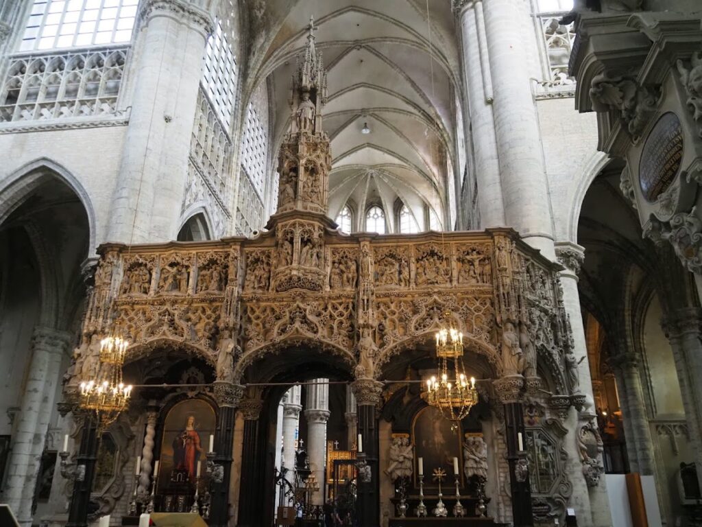 Saint Gummarus Church: A Brabant Gothic Parish Church in Lier, Belgium 1 Saint Gummarus Church