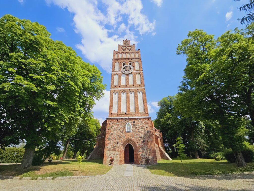 Saint John the Baptist Church in Łankiejmy: A Gothic Parish Church in Poland 1 Saint John the Baptist church in Łankiejmy