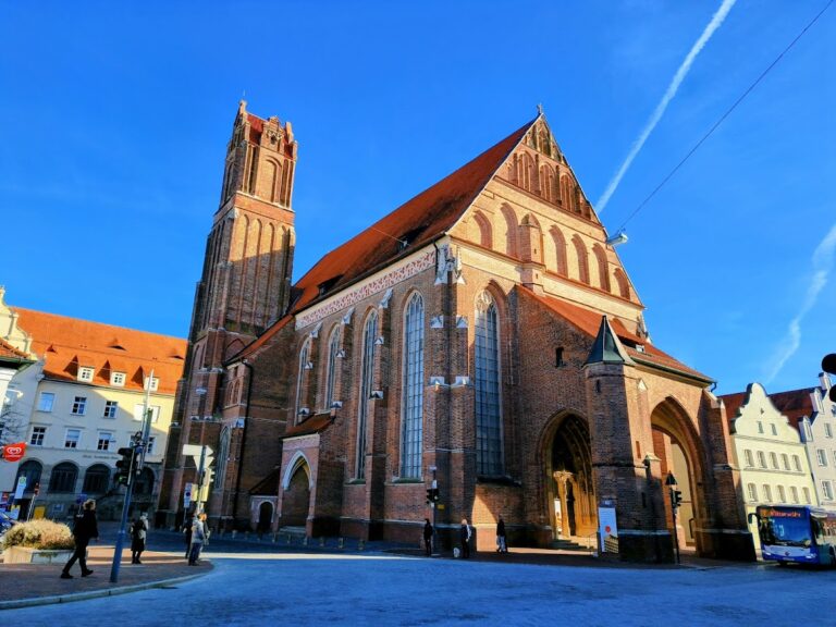 Heilig-Geist-Kirche in Landshut: A Late Gothic Catholic Church and Exhibition Venue