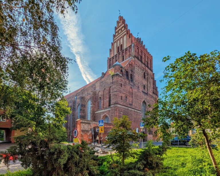 Saints Peter and Paul Church in Gdańsk: A Gothic Parish Church and Marian Sanctuary