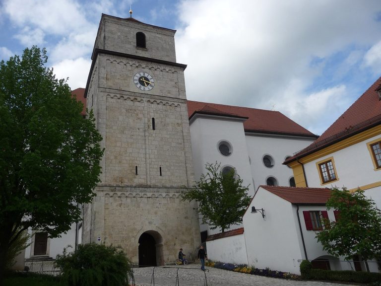 Hl. Kreuz Bergen: A Parish and Pilgrimage Church in Germany